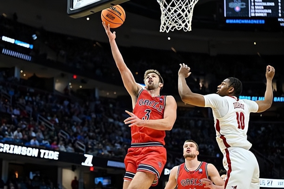 年入围了W, 用欧洲步的, inews