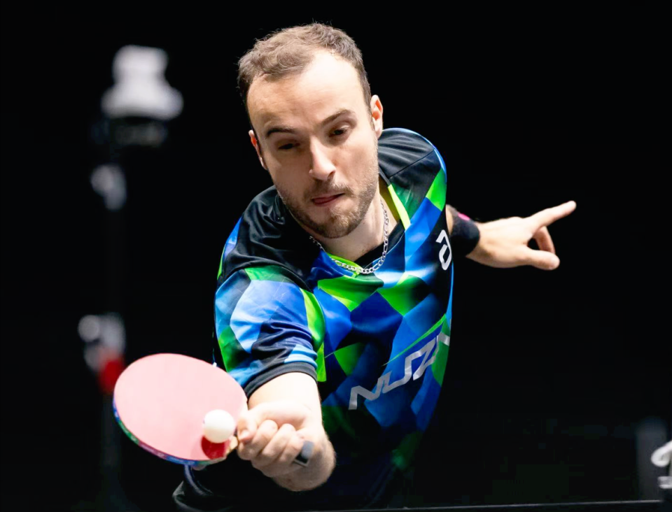 西蒙出生于 西蒙出生于